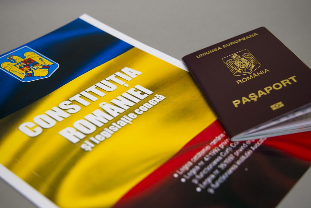 Согласно конституции Румынии паспорт можно получить по натурализации